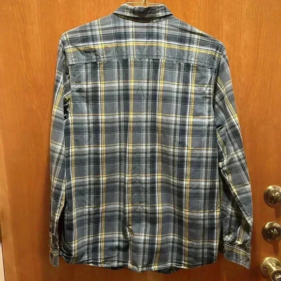 Columbia button-down shirt, size M - Picture 6 of 7